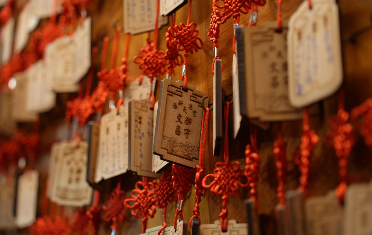 Chinese knot hanging guide red knot display with hanging space
