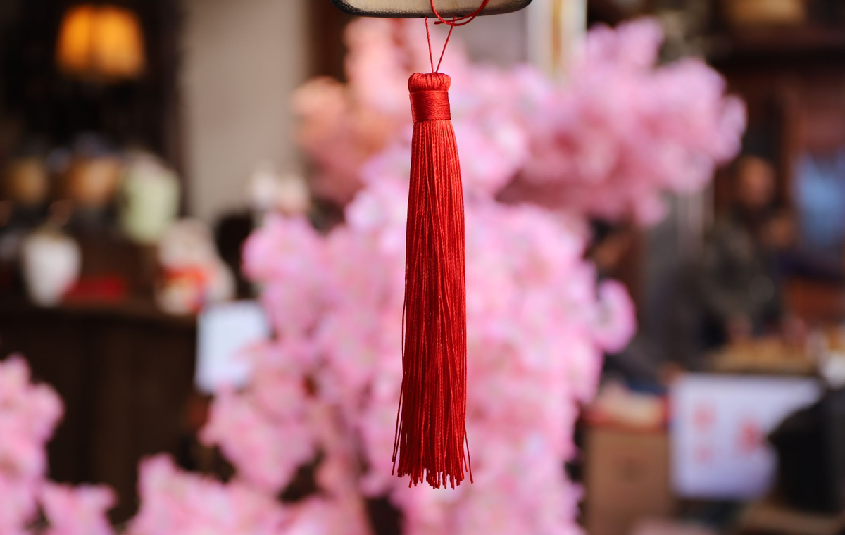 Chinese knot hanging guide close red tassel and knot material